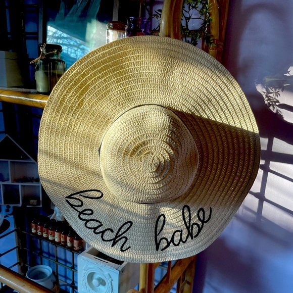 “Beach Babe” Straw Hat - Picture 2 of 5